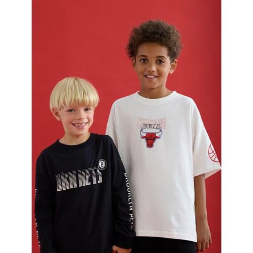 Reserved - T-shirt Chicago Bulls NBA - złamana biel ze sklepu Reserved w kategorii T-shirty chłopięce - zdjęcie 186184760