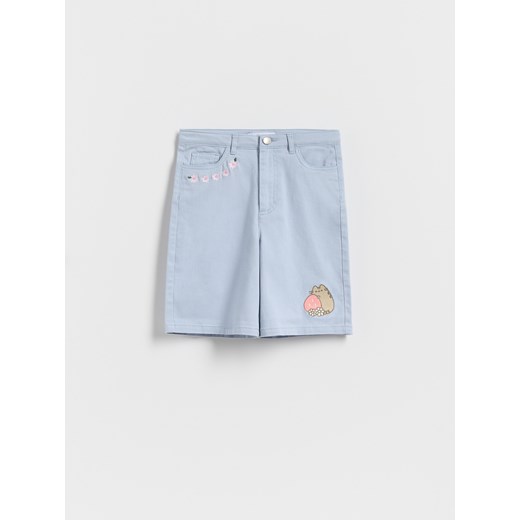 Reserved - Szorty z haftem Pusheen - jasnoniebieski ze sklepu Reserved w kategorii Spodenki dziewczęce - zdjęcie 186184832