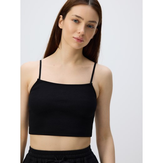 Reserved - Krótki top na ramiączkach - czarny ze sklepu Reserved w kategorii Bluzki damskie - zdjęcie 186184913