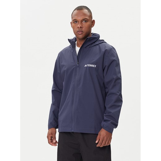 adidas Kurtka przeciwdeszczowa Multi Essentials 2L Rain JY0477 Granatowy Regular Fit ze sklepu MODIVO w kategorii Kurtki męskie - zdjęcie 186186812