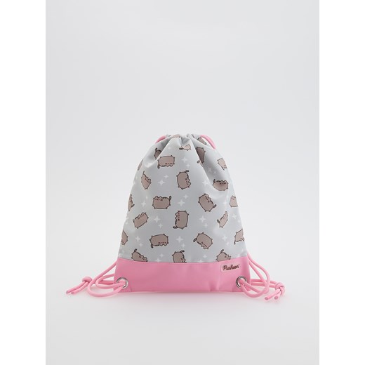 Reserved - Plecak worek Pusheen - jasnoszary - id: 564GN-09X - marki Reserved - 186189803 Reserved - Plecak worek Pusheen - jasnoszary ze sklepu Reserved w kategorii Plecaki dla dzieci - zdjęcie 186189803