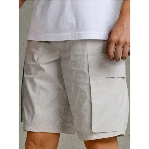 Sinsay - Bawełniane szorty cargo - kremowy ze sklepu Sinsay w kategorii Spodenki męskie - zdjęcie 186191922