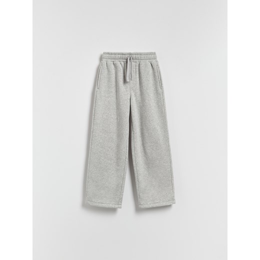 Reserved - Dzianinowe spodnie z bawełną - jasnoszary - id: 146FI-09M - marki Reserved - 186193714 Reserved - Dzianinowe spodnie z bawełną - jasnoszary ze sklepu Reserved w kategorii Spodnie chłopięce - zdjęcie 186193714