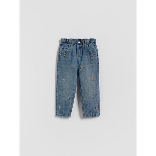 Reserved - Jeansy paperbag z haftem - niebieski ze sklepu Reserved w kategorii Spodnie dziewczęce - zdjęcie 186194754