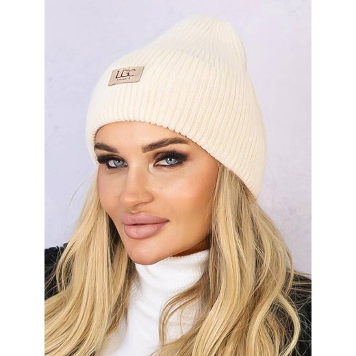 ZIMOWA CZAPKA Z NASZYWKĄ LGC- BEŻOWY ze sklepu olika.com.pl w kategorii Czapki zimowe damskie - zdjęcie 186195880