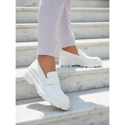 Mokasyny Damskie Aura Białe na Platformie - Eleganckie i Wygodne, Skóra Eko ze sklepu royalfashion.pl w kategorii Mokasyny damskie - zdjęcie 186196000