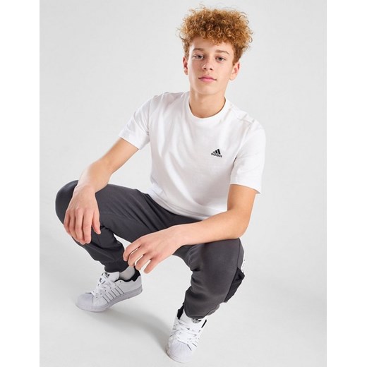 ADIDAS T-SHIRT CORE LGO T WHT B ze sklepu JD Sports  w kategorii T-shirty chłopięce - zdjęcie 186196673