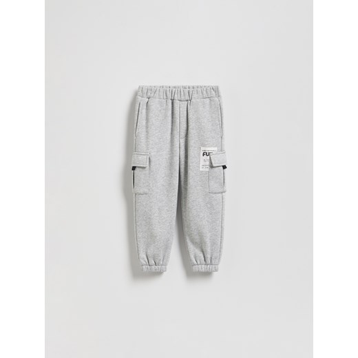 Reserved - Spodnie z naszywką - ciemnoszary ze sklepu Reserved w kategorii Spodnie chłopięce - zdjęcie 186197354