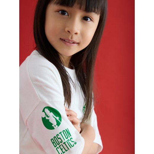 Reserved - T-shirt Boston Celtics NBA - złamana biel ze sklepu Reserved w kategorii T-shirty chłopięce - zdjęcie 186199061