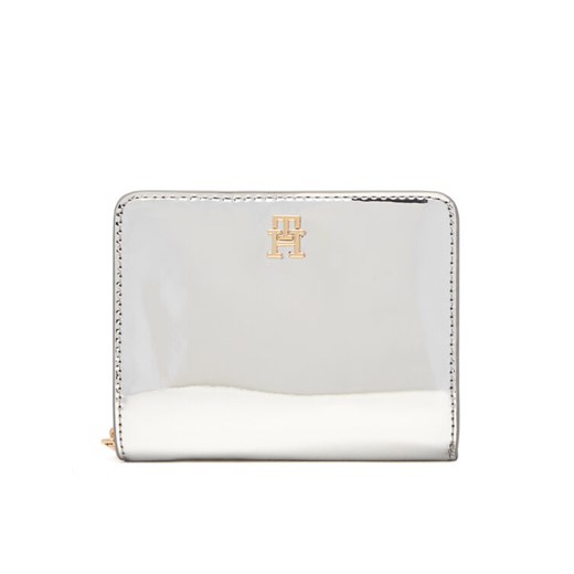Portfel Tommy Hilfiger Med Za W/Flap Met AW0AW18037 Srebrny ze sklepu eobuwie.pl w kategorii Portfele damskie - zdjęcie 186199822