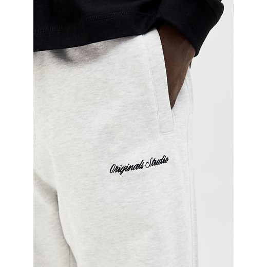 Jack &amp; Jones Spodnie dresowe w kolorze jasnoszarym Jack & Jones XXL okazyjna cena Limango Polska