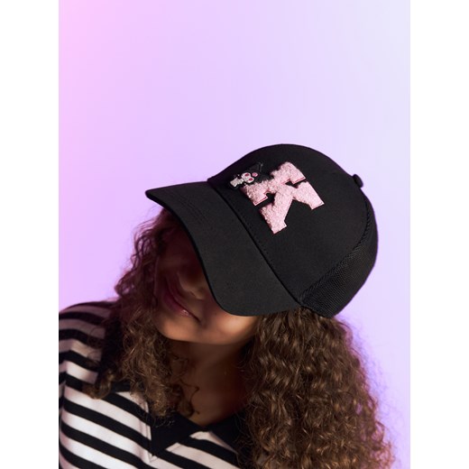 Reserved - Czapka z daszkiem Kuromi - czarny - id: 491FX-99X - marki Reserved - 186207190 Reserved - Czapka z daszkiem Kuromi - czarny ze sklepu Reserved w kategorii Czapki dziecięce - zdjęcie 186207190