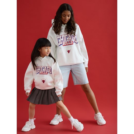 Reserved - Bluza Chicago Bulls NBA - złamana biel ze sklepu Reserved w kategorii Bluzy dziewczęce - zdjęcie 186209314