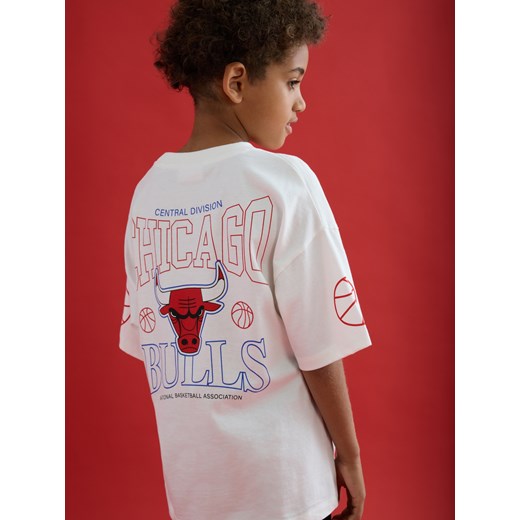 Reserved - T-shirt Chicago Bulls NBA - złamana biel ze sklepu Reserved w kategorii T-shirty chłopięce - zdjęcie 186210923