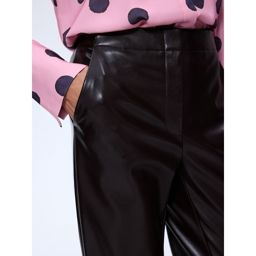 Mohito - Burgundowe spodnie z imitacji skóry - mahoń ze sklepu Mohito w kategorii Spodnie damskie - zdjęcie 186214314
