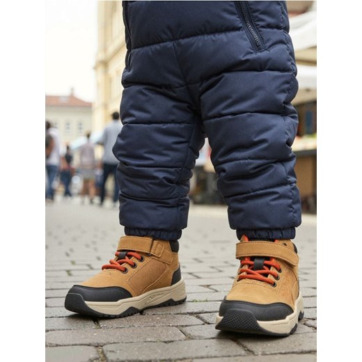 Sinsay - Botki z imitacji zamszu - brązowy - id: 211FG-84X - marki Sinsay - 186221444 Sinsay - Botki z imitacji zamszu - brązowy ze sklepu Sinsay w kategorii Buty zimowe dziecięce - zdjęcie 186221444