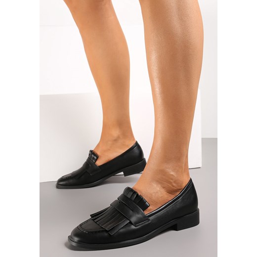 Czarne Mokasyny Ozdobione Frędzlami Przy Kwadratowym Nosku Passa ze sklepu born2be.pl w kategorii Mokasyny damskie - zdjęcie 186222961