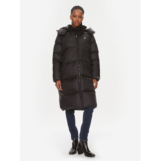 Calvin Klein Jeans Płaszcz zimowy J20J221892 Czarny Regular Fit ze sklepu MODIVO w kategorii Płaszcze damskie - zdjęcie 186233674
