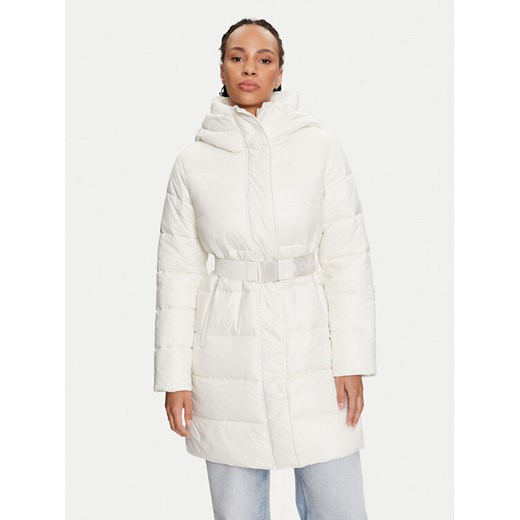 Calvin Klein Jeans Płaszcz zimowy J20J223578 Écru Regular Fit ze sklepu MODIVO w kategorii Kurtki damskie - zdjęcie 186233852