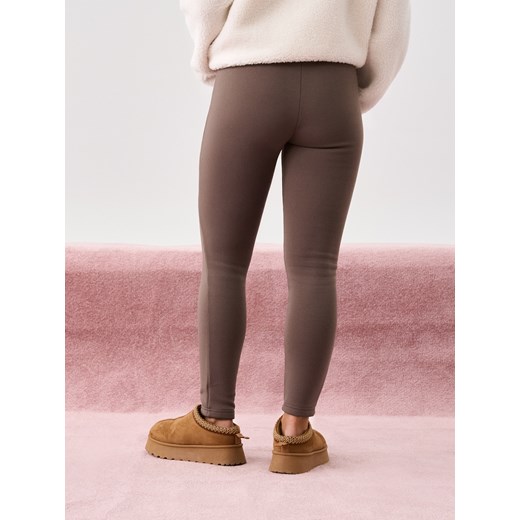 Sinsay - Legginsy z futerkowym ociepleniem w środku - brązowy Sinsay L Sinsay