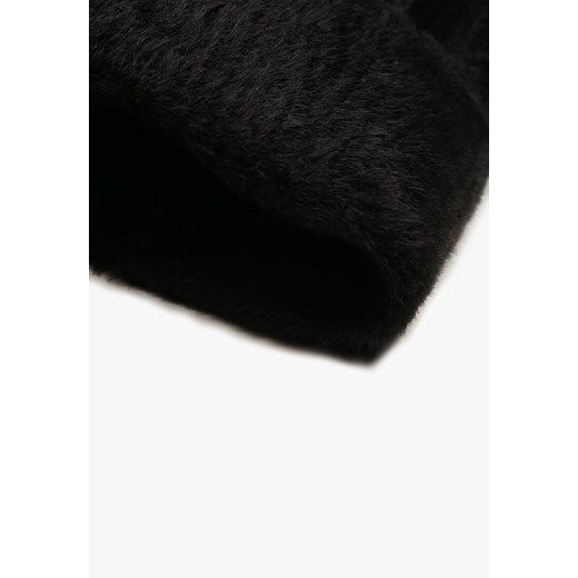 Czarna Czapka Typu Beanie z Wełną i Wiskozą Ozdobiona Naszywką Borirra uniwersalny wyprzedaż born2be.pl