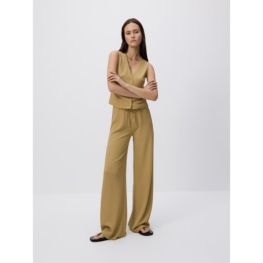 Reserved - Strukturalne spodnie - oliwkowy ze sklepu Reserved w kategorii Spodnie damskie - zdjęcie 186257123