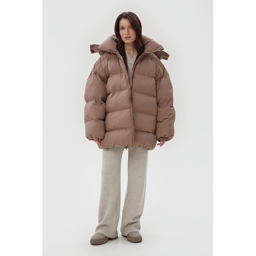 Estro: Jasnobrązowa pikowana kurtka damska oversize typu puffer z wysokim Estro XS Estro
