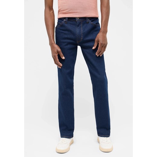 Męskie Spodnie Jeansowe Mustang Style Tramper Straight Denim Blue 1016331 5000 940 ze sklepu YouNeedit.pl w kategorii Jeansy męskie - zdjęcie 186266301