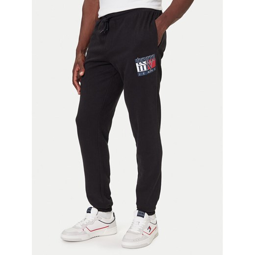 Tommy Jeans Spodnie dresowe DM0DM22094 Czarny Relaxed Fit ze sklepu MODIVO w kategorii Spodnie męskie - zdjęcie 186267602