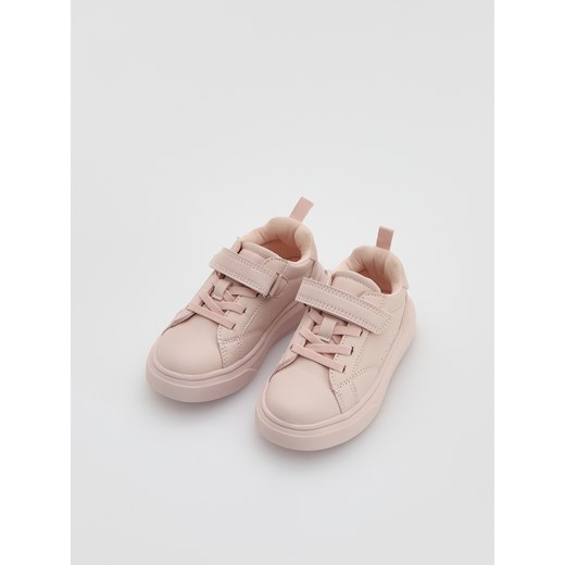 Reserved - Sneakersy z imitacji skóry - pastelowy róż ze sklepu Reserved w kategorii Trampki dziecięce - zdjęcie 186282194