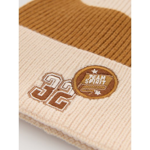 Reserved - Czapka z naszywką - beżowy Reserved 9-13 lat Reserved