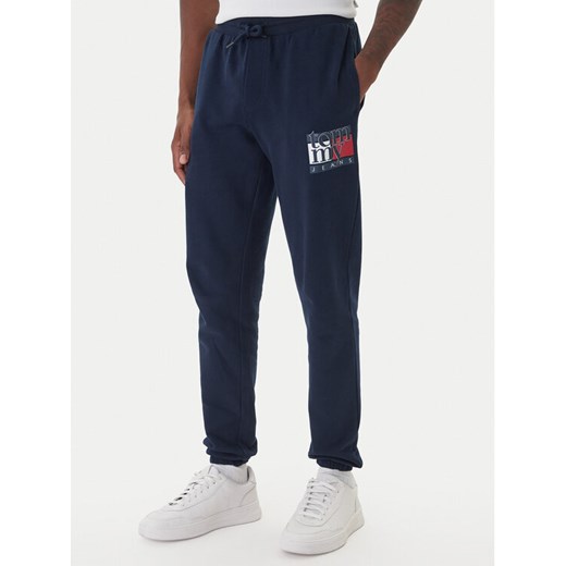 Tommy Jeans Spodnie dresowe DM0DM22094 Granatowy Relaxed Fit ze sklepu MODIVO w kategorii Spodnie męskie - zdjęcie 186290921