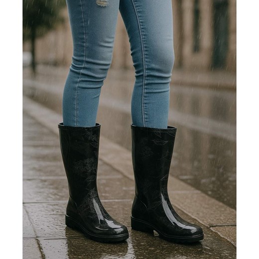 Kalosze damskie Czarne wysokie gumiaki z wzorem /G12-1 17780 T345/ ze sklepu Pantofelek24.pl w kategorii Kalosze damskie - zdjęcie 186292271