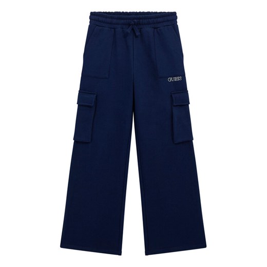 Guess Spodnie dresowe J5BQ13 KCKF2 Granatowy Relaxed Fit ze sklepu MODIVO w kategorii Spodnie chłopięce - zdjęcie 186294813