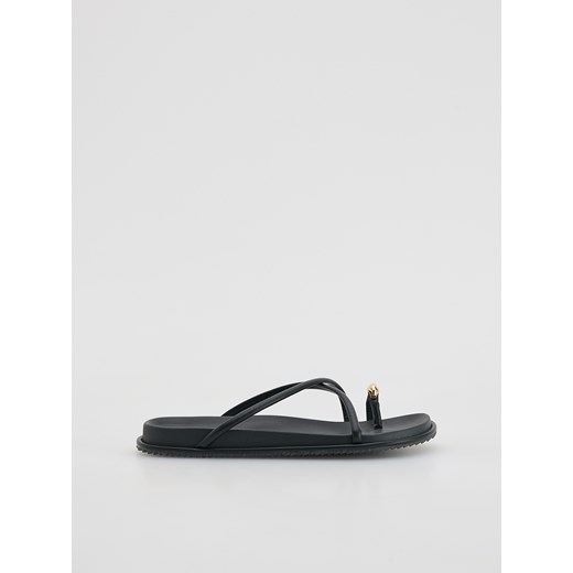 Reserved - Klapki z ozdobnym detalem - czarny ze sklepu Reserved w kategorii Klapki damskie - zdjęcie 186302650