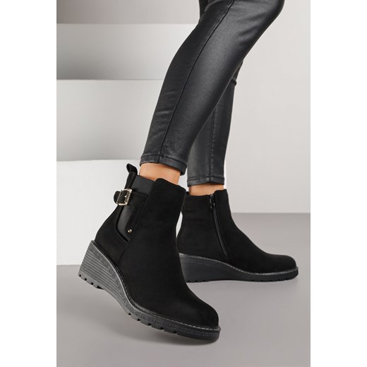 Czarne Botki na Koturnie Ozdobione Paskiem z Klamrą  Apanella ze sklepu born2be.pl w kategorii Botki - zdjęcie 186304983