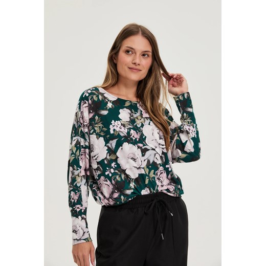 Sweter w kwiaty zielony ze sklepu Moodo.pl w kategorii Swetry damskie - zdjęcie 186321052
