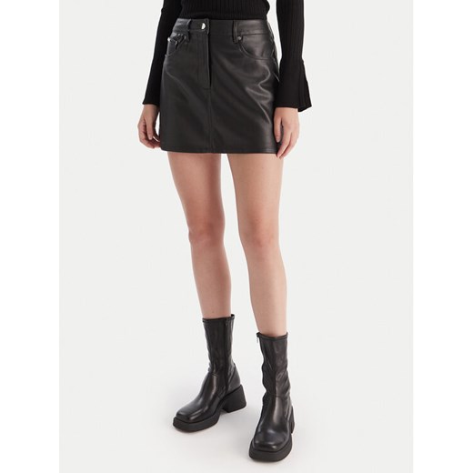 Calvin Klein Jeans Spódnica z imitacji skóry LV044D622G Czarny Regular Fit ze sklepu MODIVO w kategorii Spódnice - zdjęcie 186323333