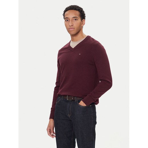 Tommy Hilfiger Sweter MW0MW28047 Bordowy Regular Fit ze sklepu MODIVO w kategorii Swetry męskie - zdjęcie 186323421