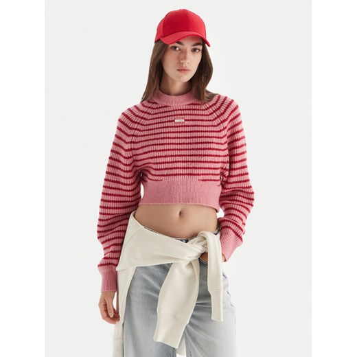 Tommy Jeans Sweter Badge DW0DW21677 Różowy Regular Fit ze sklepu MODIVO w kategorii Swetry damskie - zdjęcie 186323470