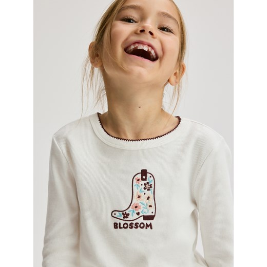 Reserved - Koszulka z haftem - złamana biel ze sklepu Reserved w kategorii Bluzki dziewczęce - zdjęcie 186329721