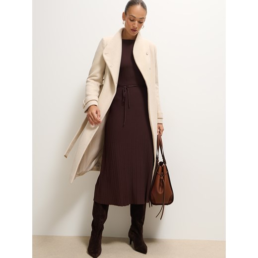 Mohito - Swetrowa brązowa sukienka midi - brązowy - id: 462EQ-98X - marki Mohito - 186332662 Mohito - Swetrowa brązowa sukienka midi - brązowy ze sklepu Mohito w kategorii Sukienki - zdjęcie 186332662