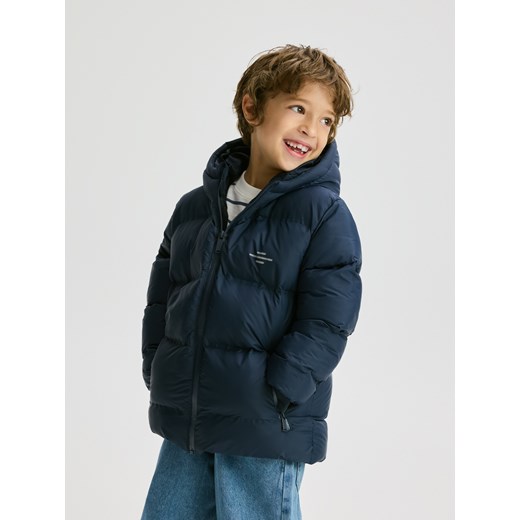 Reserved - Ocieplana kurtka z kapturem - granatowy ze sklepu Reserved w kategorii Kurtki chłopięce - zdjęcie 186333031