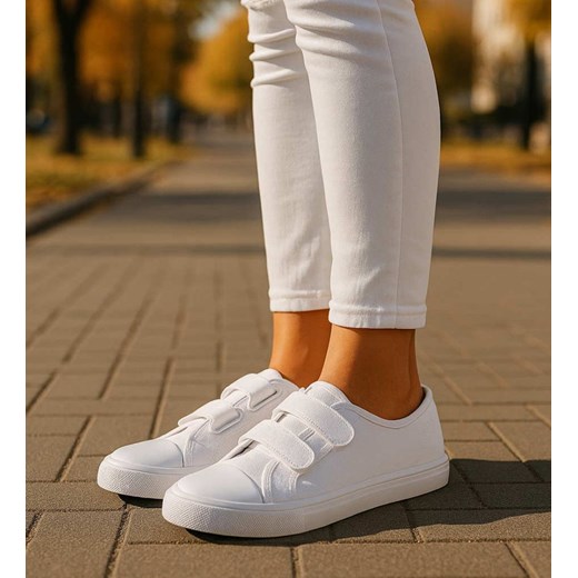 Białe tenisówki dla dziewczynki na rzepy /C2-1 18102 T189/ ze sklepu Pantofelek24.pl w kategorii Trampki dziecięce - zdjęcie 186337720