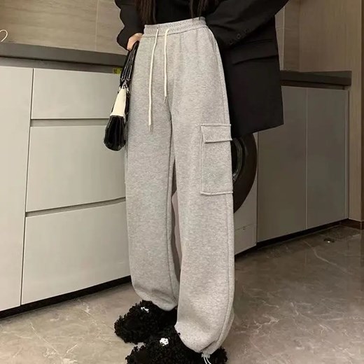 Dresowe damskie spodnie z kieszenią - Jasnoszary M ze sklepu Intimica.pl w kategorii Spodnie damskie - zdjęcie 186355681