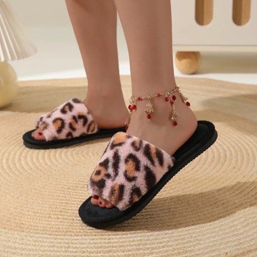 Kapcie w panterkę - Różowy 36-37 ze sklepu Intimica.pl w kategorii Kapcie damskie - zdjęcie 186358473