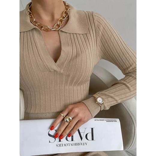 Prążkowany sweter w stylu polo - Beżowy Uniwersalny ze sklepu Intimica.pl w kategorii Swetry damskie - zdjęcie 186364842