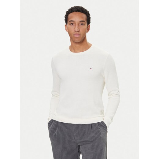 Tommy Hilfiger Sweter Essential MW0MW36347 Écru Regular Fit ze sklepu MODIVO w kategorii Swetry męskie - zdjęcie 186379094