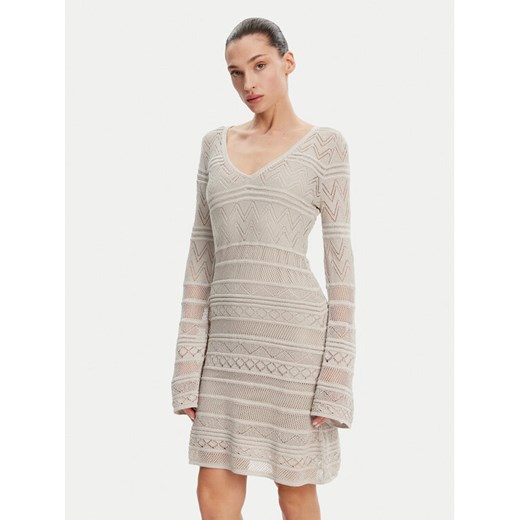 Guess Sukienka dzianinowa W5GK48 Z3E22 Szary Slim Fit ze sklepu MODIVO w kategorii Sukienki - zdjęcie 186380830