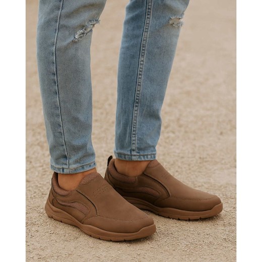 Wsuwane brązowe męskie buty sportowe /E8-3 17358 T484/ ze sklepu Pantofelek24.pl w kategorii Trampki męskie - zdjęcie 186383502